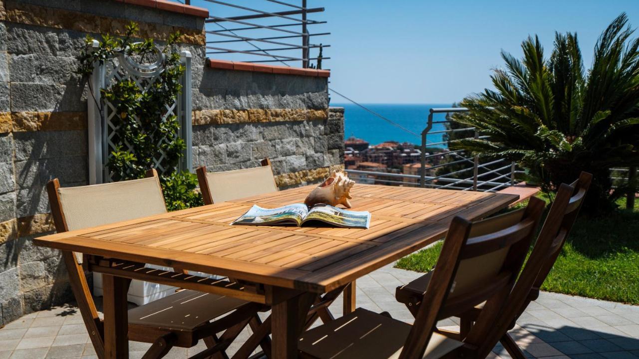 Italianway - Delle Ginestre 28 Appartement Marina dʼMarina dʼAndora Buitenkant foto